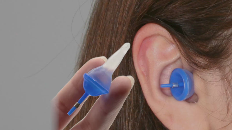 Fluid earplug inflating to fit the ear canal